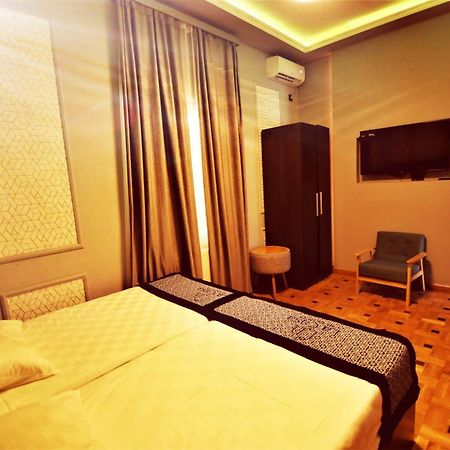 La Casa Hotel Ереван Стая снимка