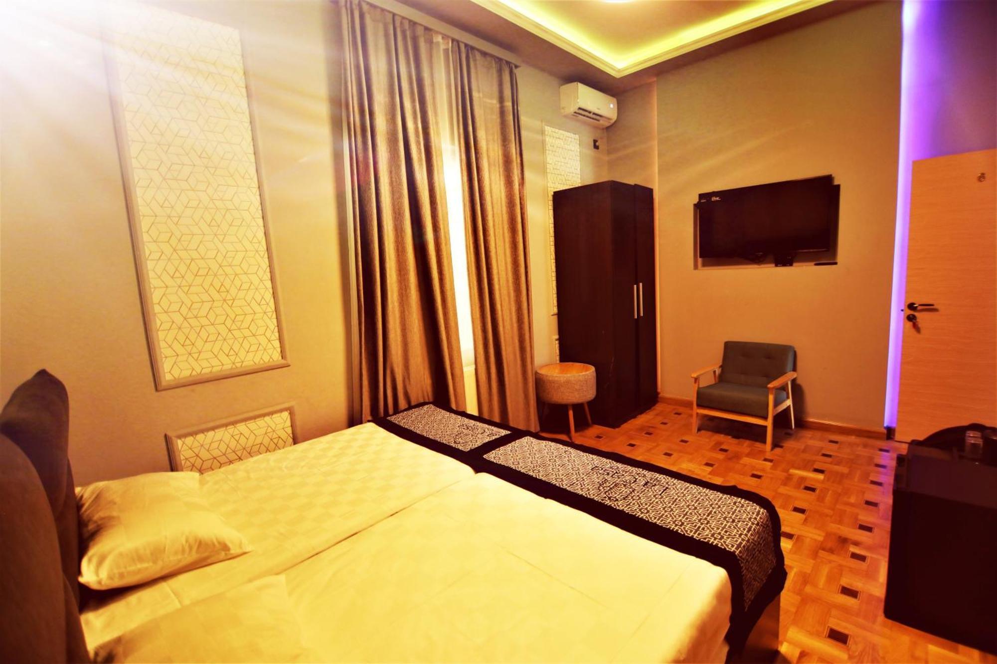 La Casa Hotel Ереван Стая снимка